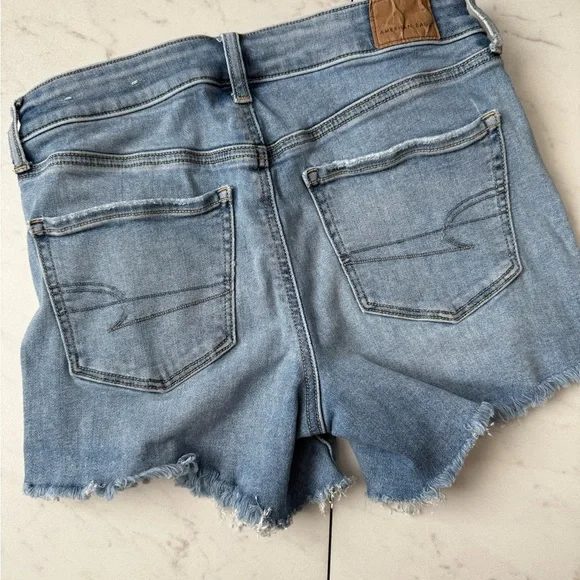 AMERICAN EAGLE Distressed Shortie Shorts; size 4 - Picture 2 of 4